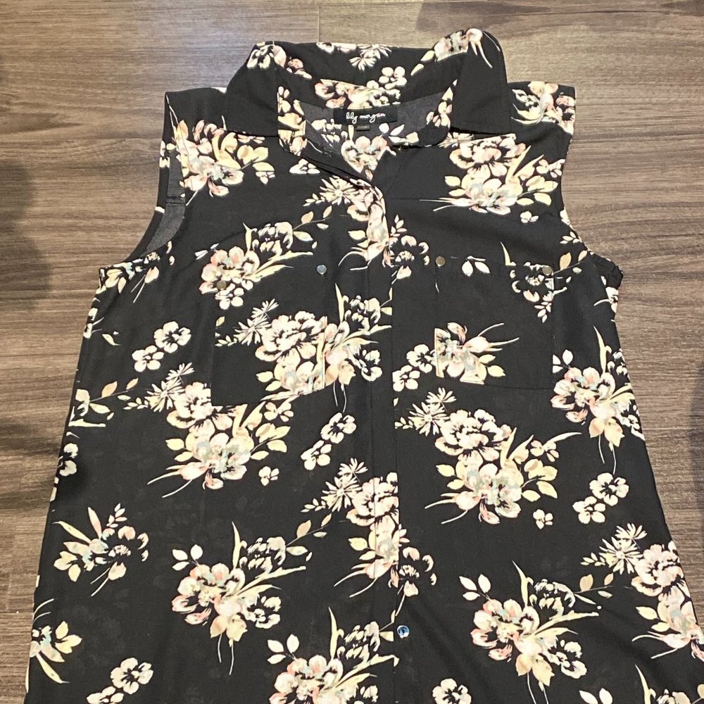 Floral Lily Morgan Blouse, Size Small.